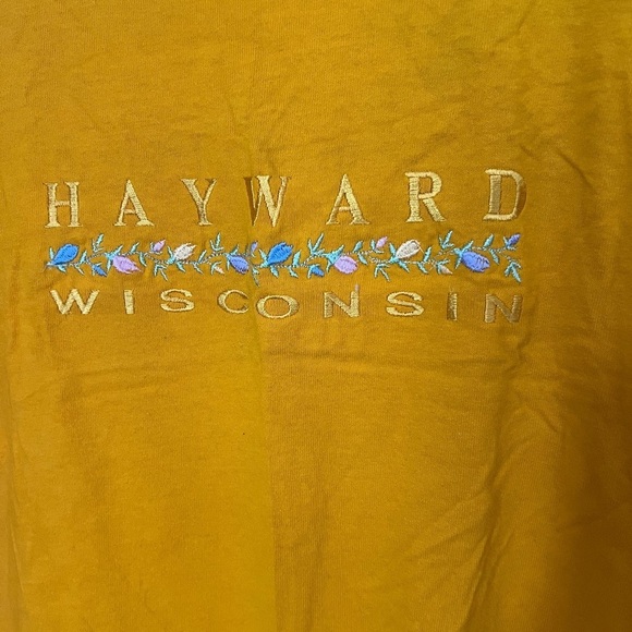 Vintage Embroidered Floral Hayward Wisconsin Tee - Picture 3 of 4